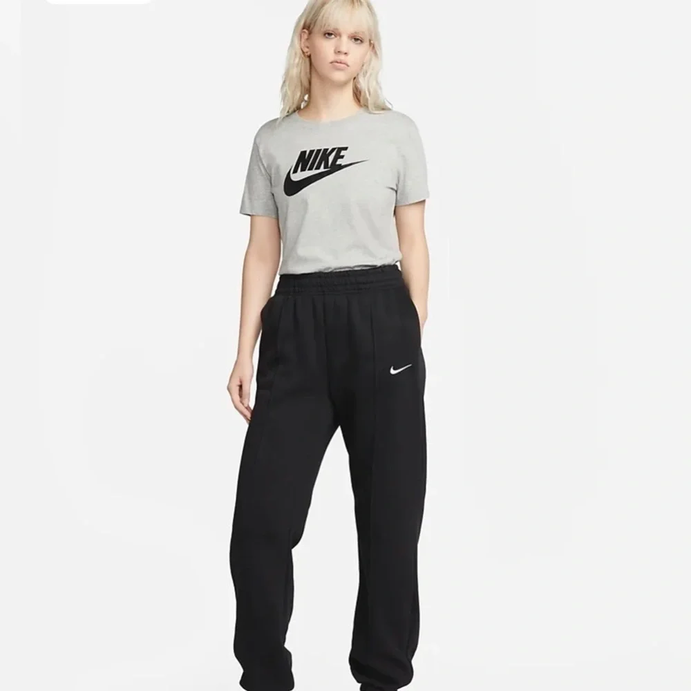 Women’s The Nike Tee sz medium